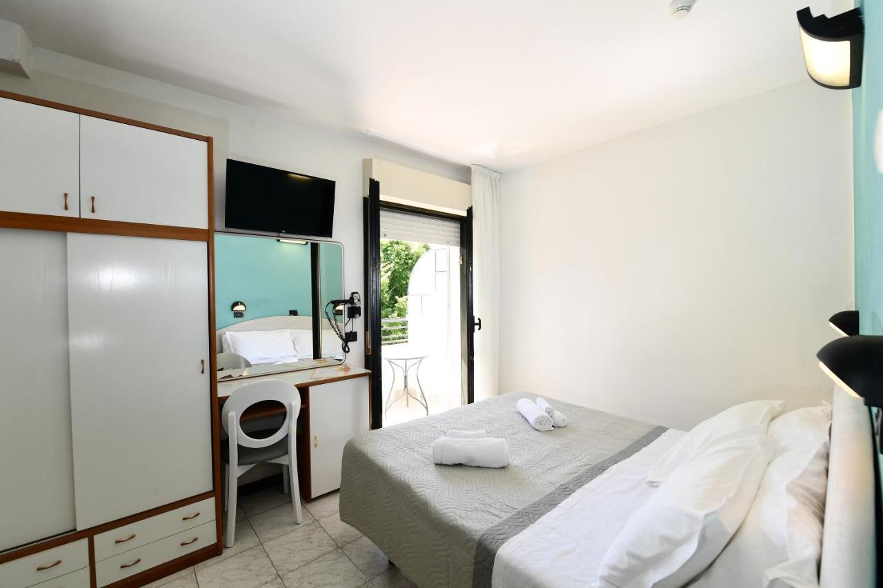 Hotel Criniera D'Oro Римини Экстерьер фото