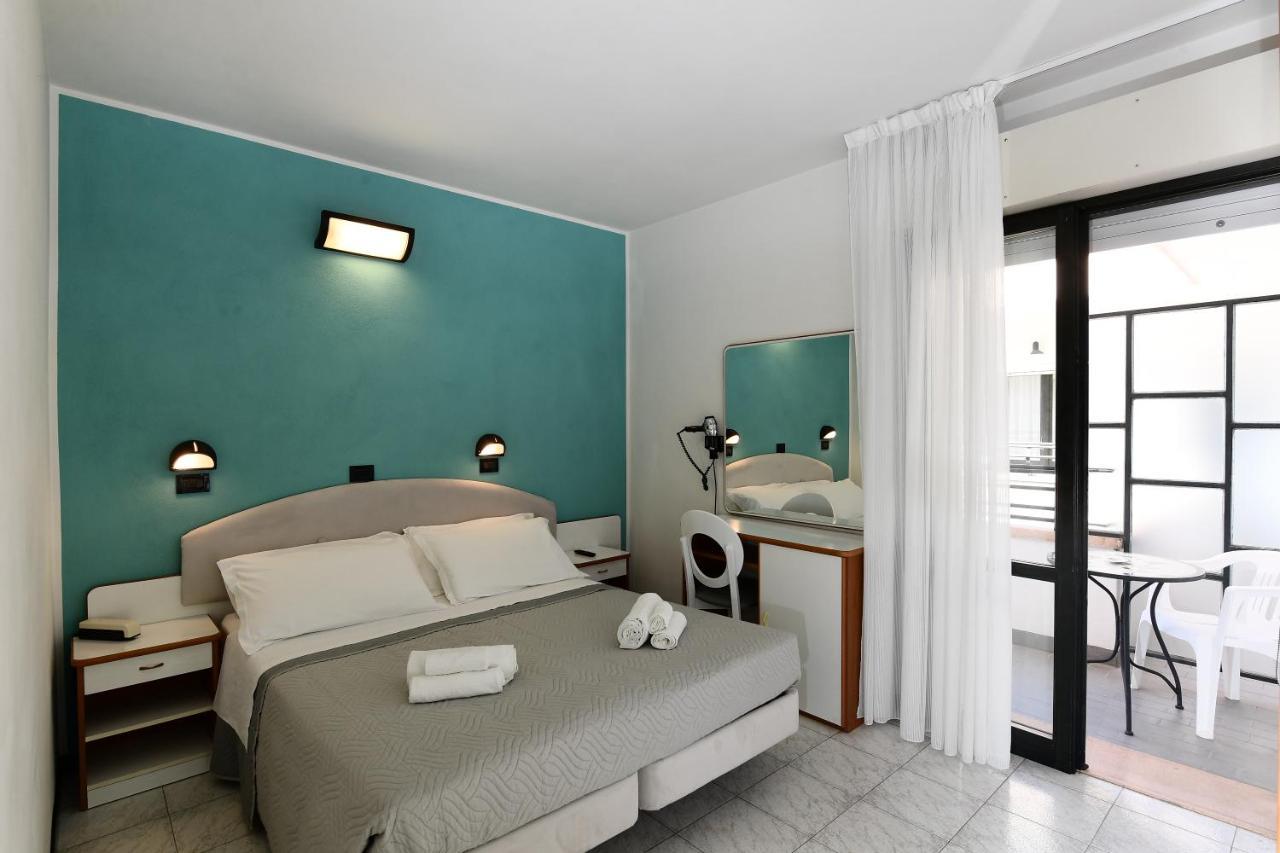 Hotel Criniera D'Oro Римини Экстерьер фото