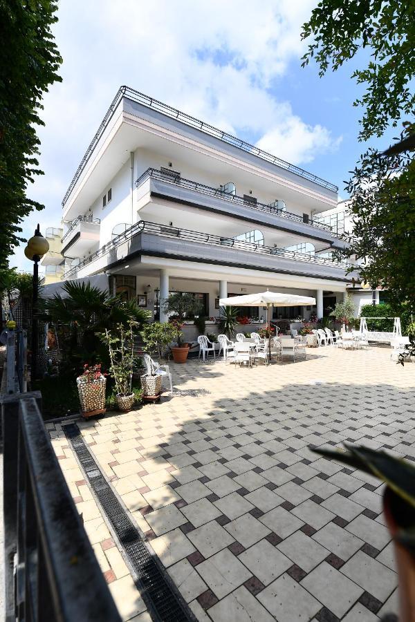 Hotel Criniera D'Oro Римини Экстерьер фото